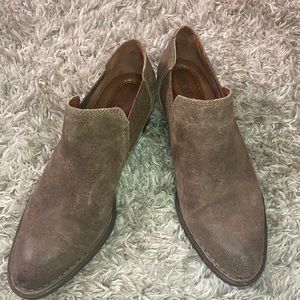 BRAND NEW BORN BROWN SUEDE BOOTIE